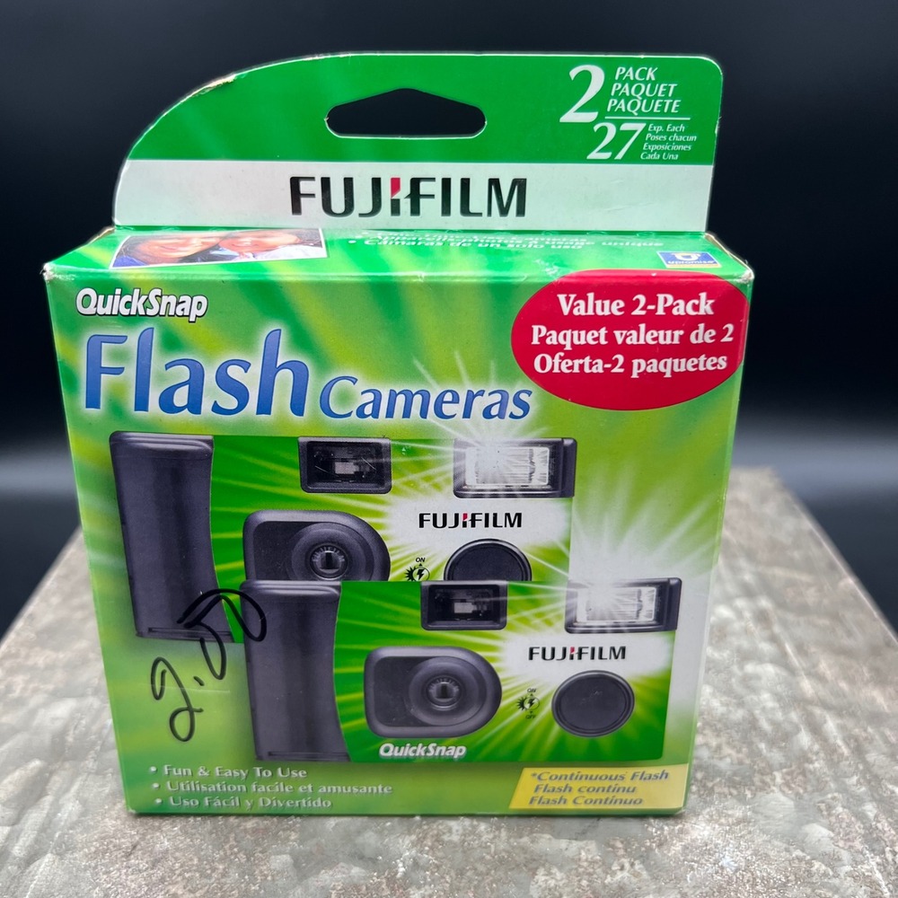 Fujifilm QuickSnap Flash 400 Disposable Camera 27 Exp 2-Pack Expired 2009-09